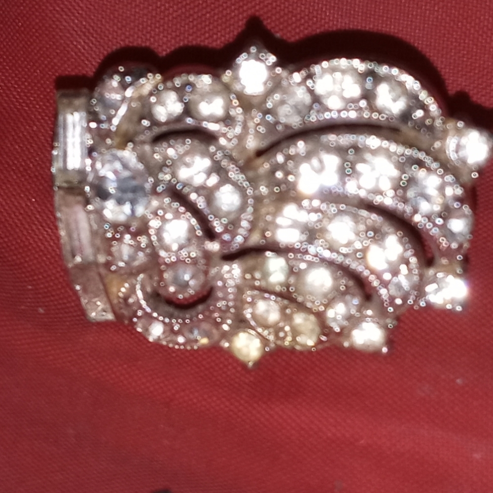 Stunning simulate gem brooch